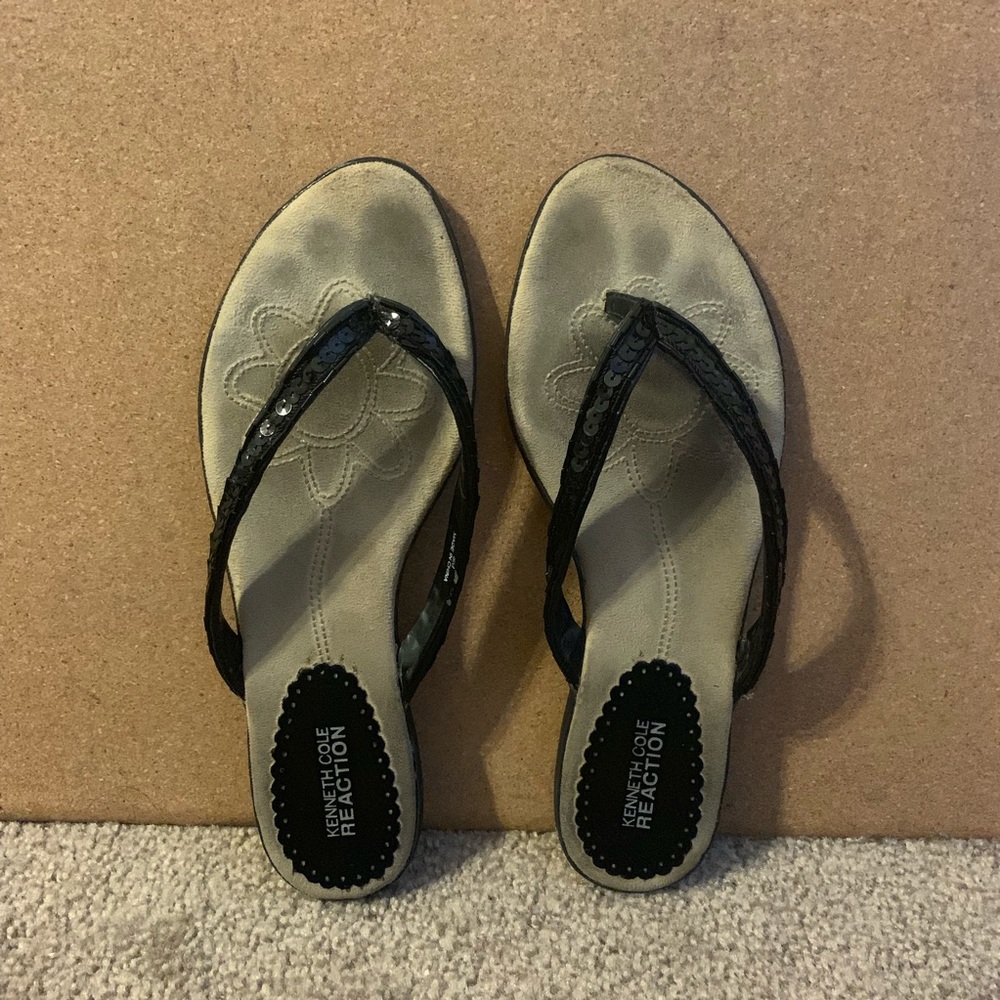 KENNETH COLE black sequin flip flops